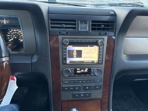 Used 2012 Lincoln Navigator Base image 20