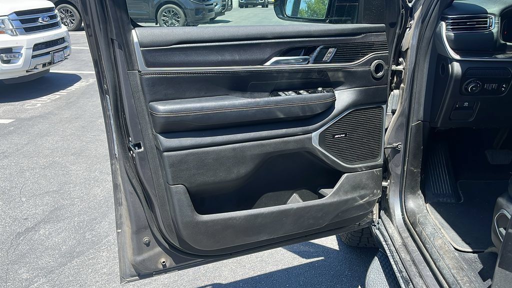 Used 2023 Jeep Wagoneer 4WD w/ Convenience Group I image 9
