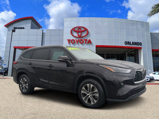 Used 2022 Toyota Highlander XLE FWD image 1