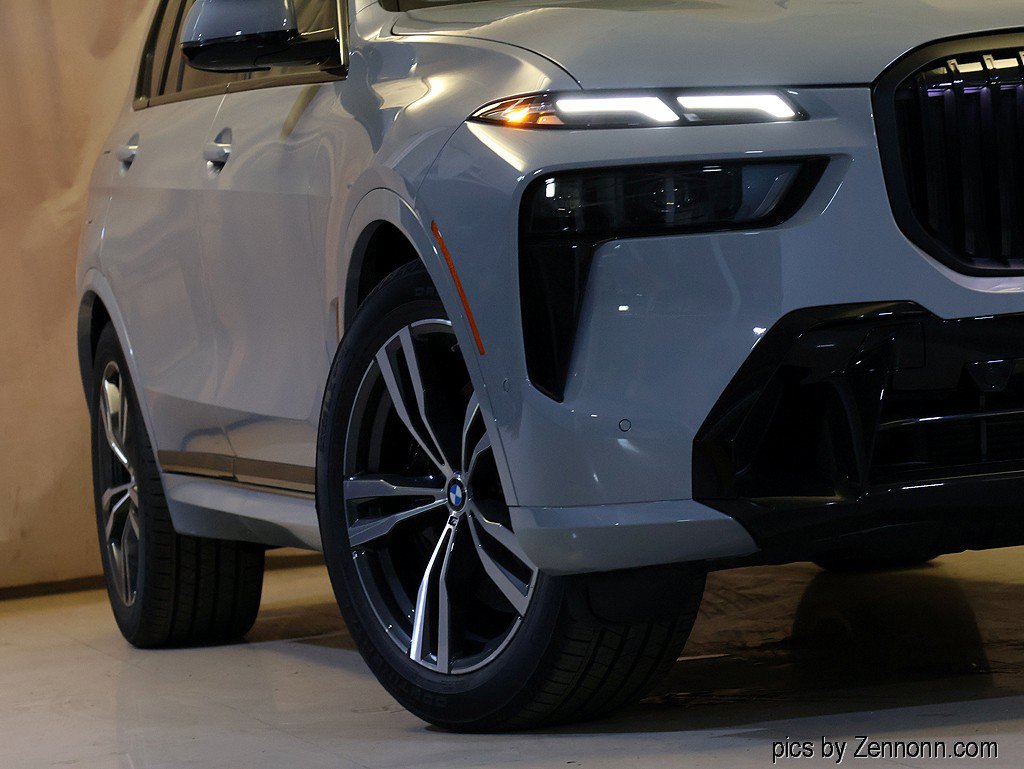 Used 2027 BMW X7 xDrive40i w/ M Sport Package AWD/4WD image 4