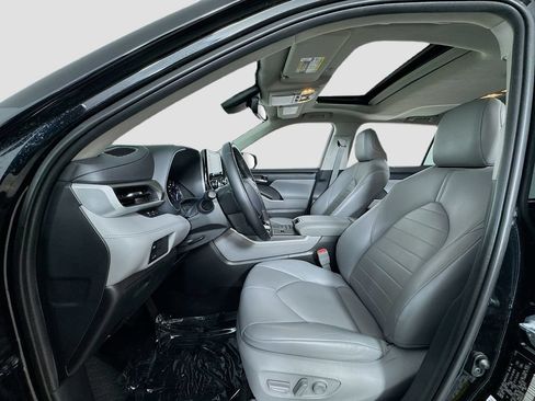 Used 2021 Toyota Highlander XLE FWD image 10
