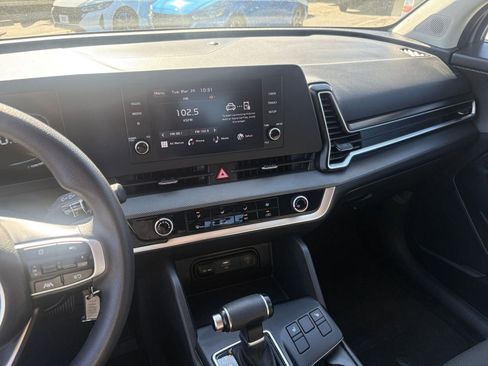 Used 2025 Kia Sportage LX image 17