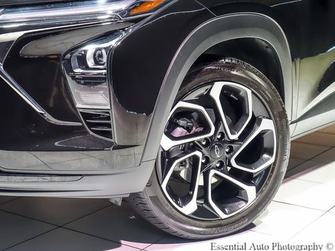 Used 2025 Chevrolet Trax RS w/ Sunroof Package FWD image 5