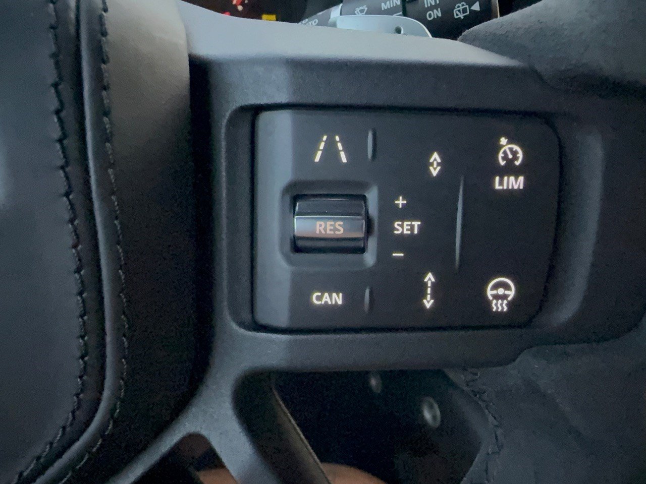 Used 2023 Land Rover Defender 110 V8 AWD/4WD image 19