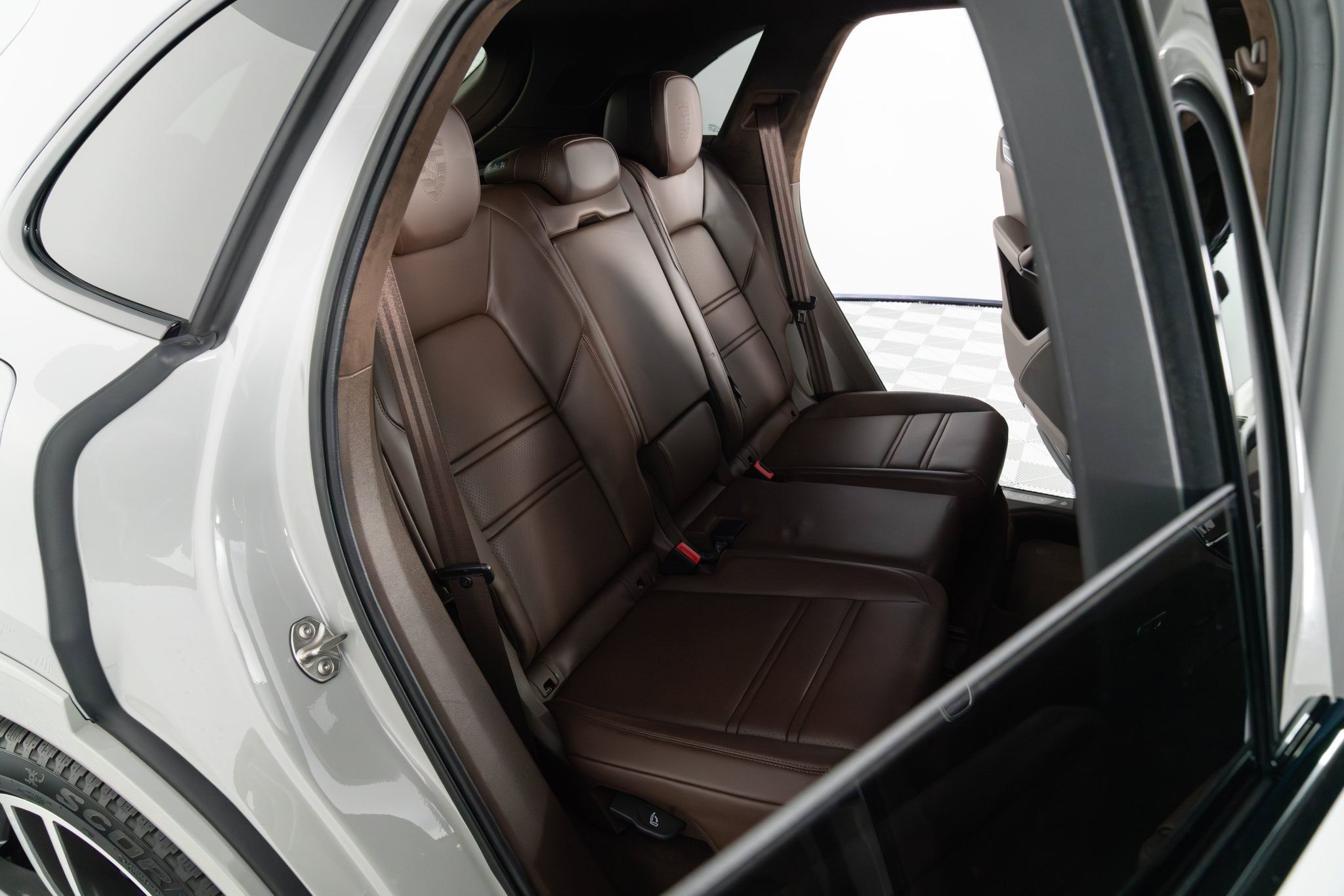 Used 2022 Porsche Cayenne Turbo AWD/4WD image 36