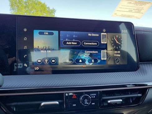 Used 2025 Nissan Kicks SR image 27