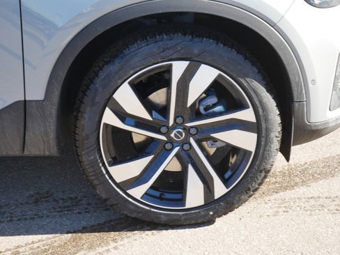 New 2026 Volvo XC40 B5 Ultra w/ Climate Package image 4