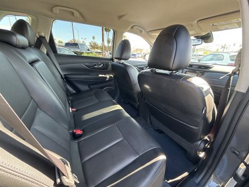 Used 2017 Nissan Rogue SL image 17