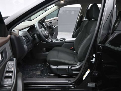 Used 2023 Nissan Rogue S image 15