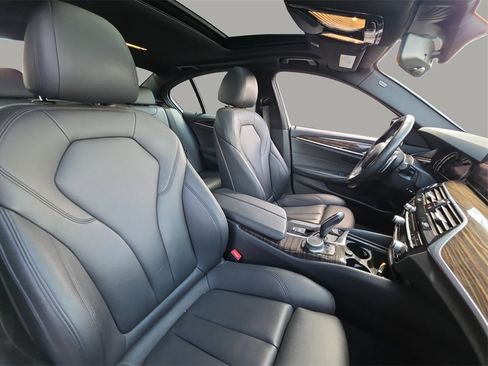 Used 2019 BMW 530i w/ Convenience Package image 18