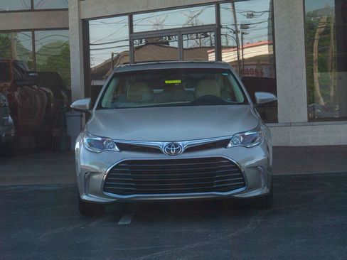 Used 2016 Toyota Avalon Limited w/ Toyota Safety Sense Package FWD image 7