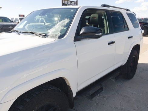 Used 2021 Toyota 4Runner Venture w/ Moonroof Package AWD/4WD image 7