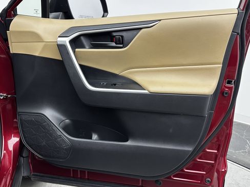 Used 2022 Toyota RAV4 LE image 30