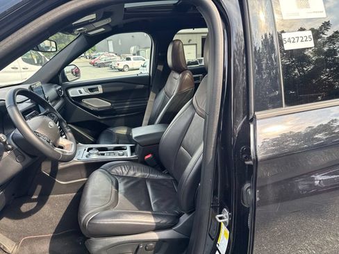 Used 2023 Ford Explorer Platinum w/ Technology Package AWD/4WD image 11