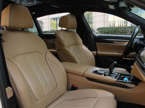 Used 2017 BMW 750i xDrive image 30