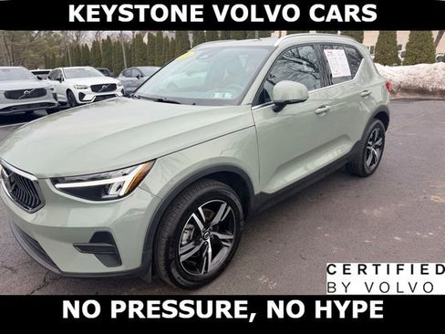 Certified 2025 Volvo XC40 B5 Core AWD/4WD image 1