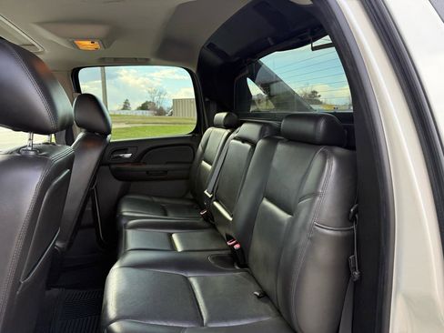 Used 2011 Chevrolet Avalanche LTZ AWD/4WD image 20