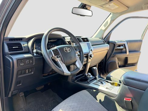 Used 2022 Toyota 4Runner SR5 AWD/4WD image 4