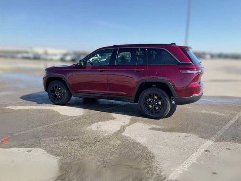 New 2026 Jeep Grand Cherokee Altitude image 7