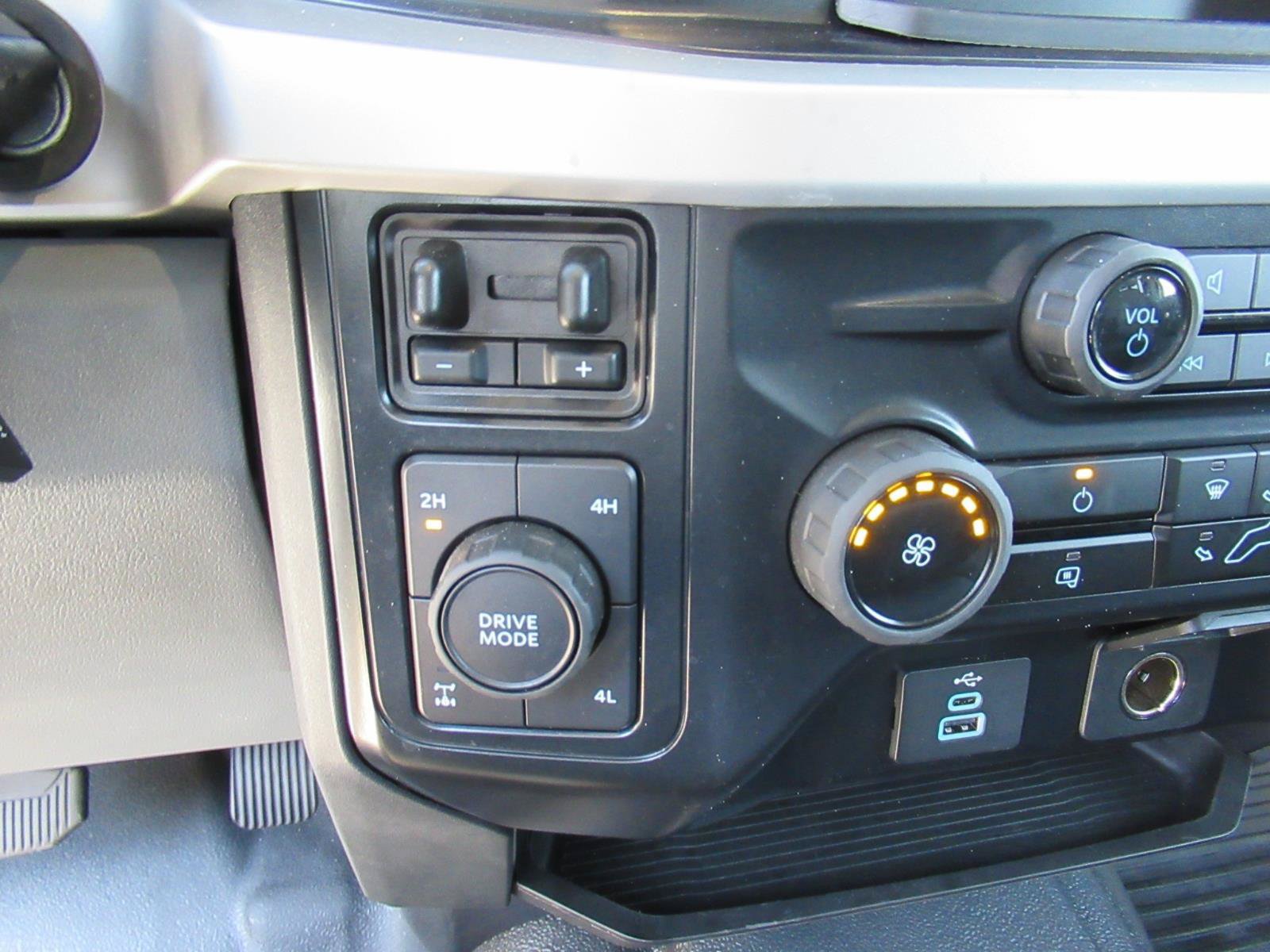 Used 2024 Ford F250 XL w/ XL Chrome Package AWD/4WD image 29