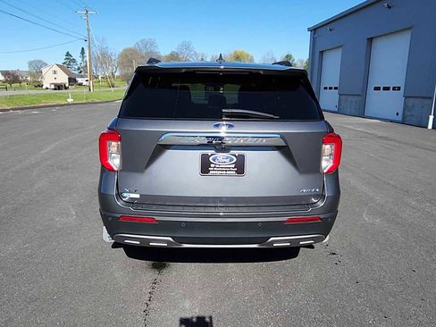Used 2022 Ford Explorer XLT w/ Equipment Group 202A AWD/4WD image 7