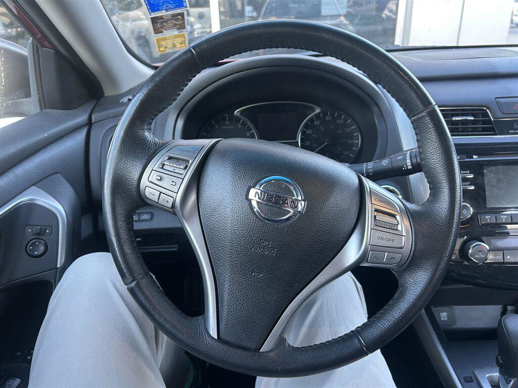 Used 2015 Nissan Altima 2.5 SV w/ Convenience Package FWD image 9
