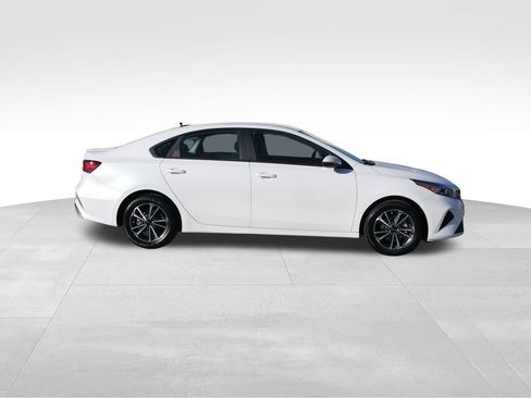 Used 2023 Kia Forte LXS w/ LXS Technology Package image 2