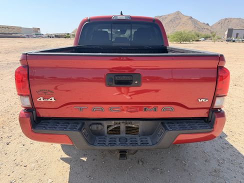 Used 2020 Toyota Tacoma SR5 w/ Technology Package AWD/4WD image 4