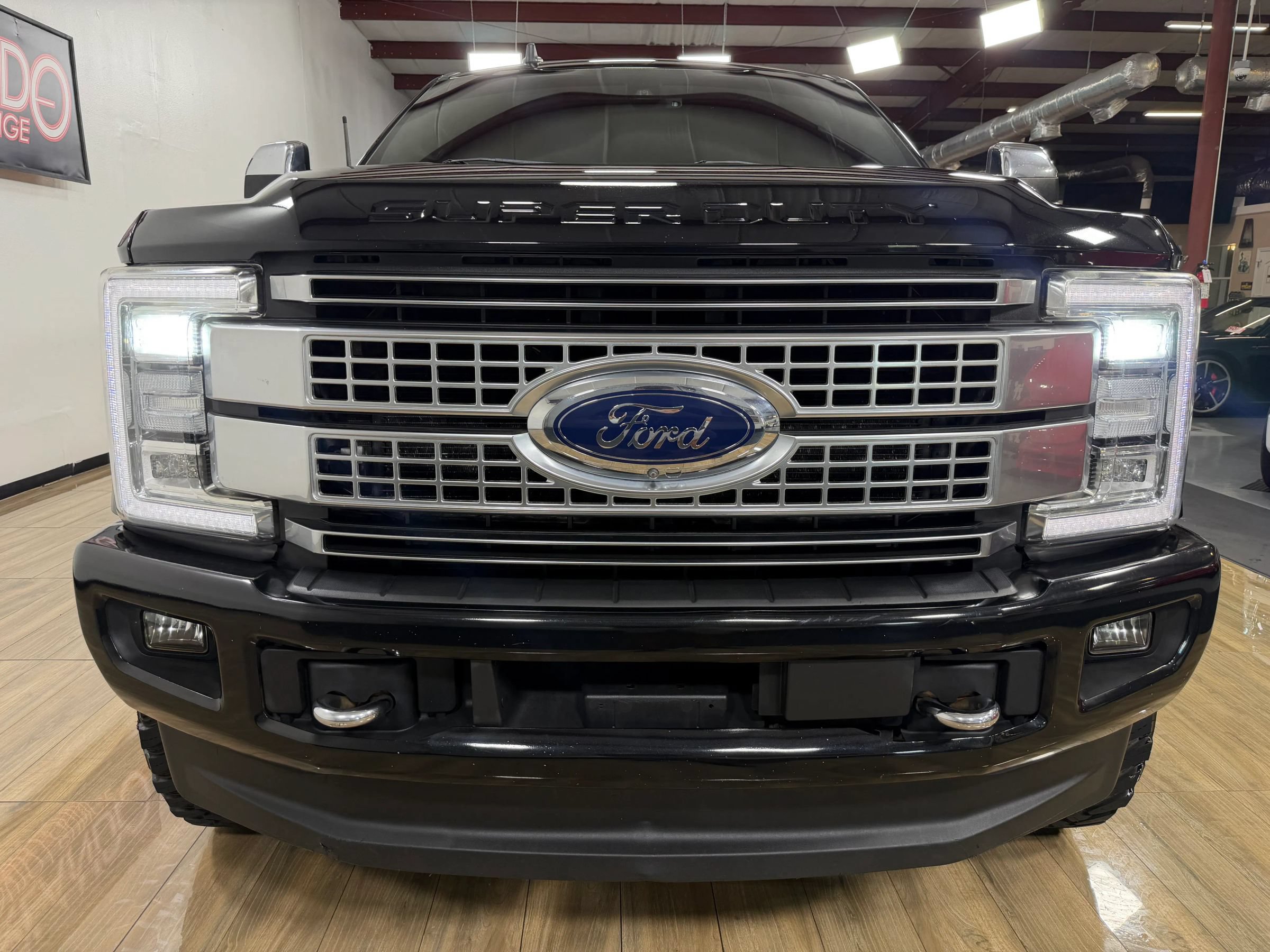 Used 2019 Ford F250 Platinum w/ Platinum Ultimate Package AWD/4WD image 2
