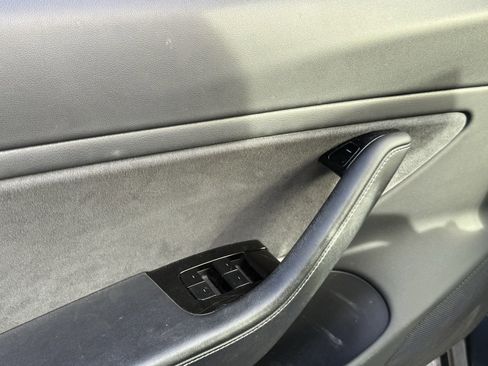 Used 2018 Tesla Model 3 Long Range image 9