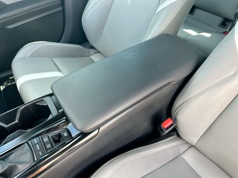 Used 2025 Toyota Camry SE FWD image 20