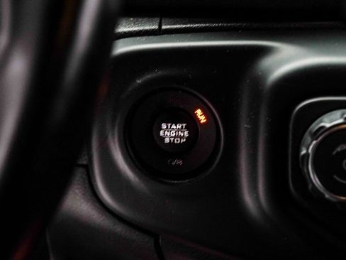 Used 2019 Jeep Wrangler Unlimited Sahara image 21