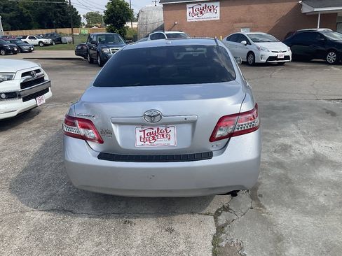 Used 2010 Toyota Camry LE FWD image 4