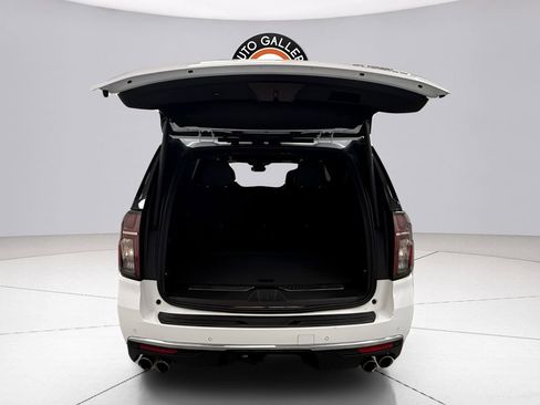 Used 2023 Chevrolet Suburban Premier image 26