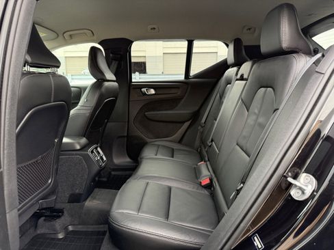 Used 2022 Volvo XC40 T5 Momentum AWD/4WD image 17