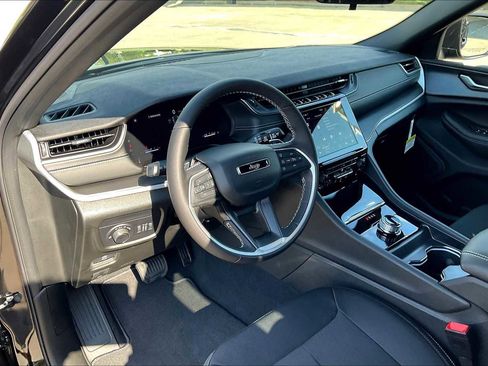 New 2025 Jeep Grand Cherokee Laredo X w/ Luxury Tech Group I image 8