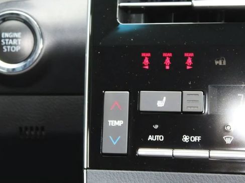 Used 2019 Toyota Avalon XSE w/ Protection Package FWD image 25