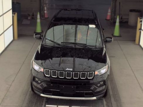 Used 2025 Jeep Compass Limited AWD/4WD image 3