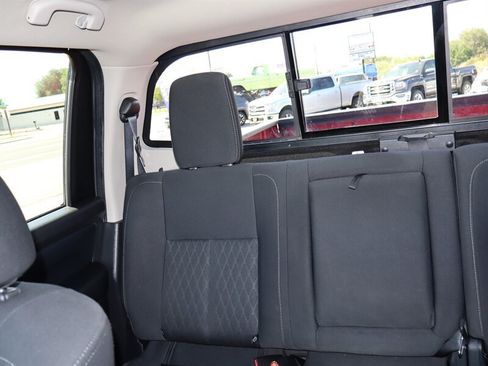 Used 2017 Nissan Titan SV AWD/4WD image 14