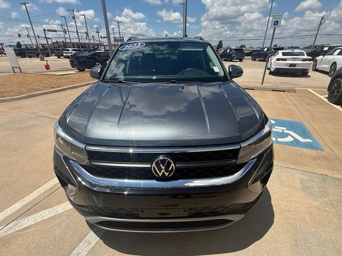 Certified 2023 Volkswagen Taos SE FWD image 3