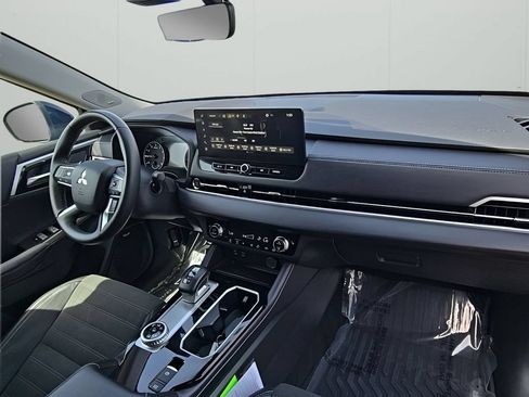 Used 2025 Mitsubishi Outlander SE AWD/4WD image 21