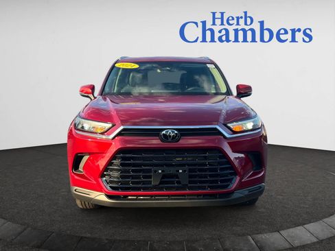 Used 2024 Toyota Grand Highlander XLE image 2