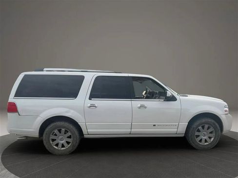 Used 2012 Lincoln Navigator L 4WD image 5