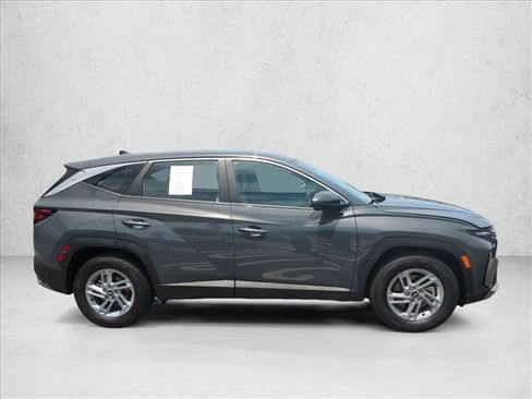 Certified 2025 Hyundai Tucson SE FWD image 4