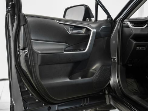 Used 2025 Toyota RAV4 XLE AWD/4WD image 33