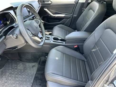 Used 2024 Volkswagen Jetta SE FWD image 17