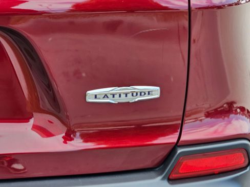 Used 2019 Jeep Cherokee Latitude w/ Popular Appearance Group FWD image 30