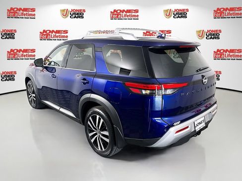 Certified 2025 Nissan Pathfinder Platinum AWD/4WD image 2