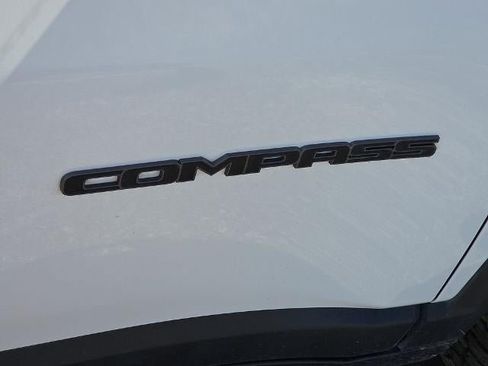 Used 2025 Jeep Compass Trailhawk AWD/4WD image 12