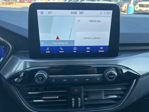 Used 2022 Ford Escape Titanium w/ Class II Trailer Tow Package image 25